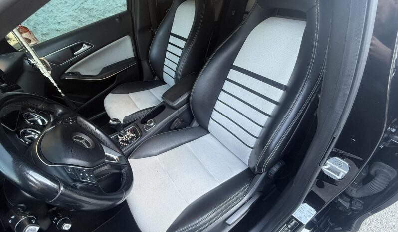 
								Mercedes-Benz A 180 full									