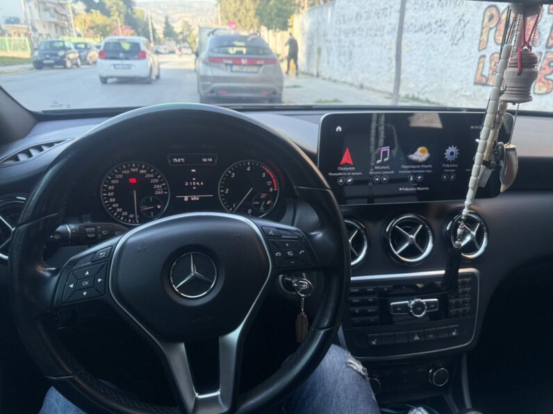 
								Mercedes-Benz A 180 full									
