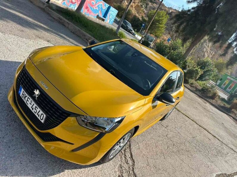
								Peugeot 208 full									