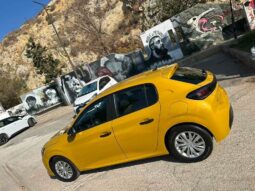 
										Peugeot 208 full									