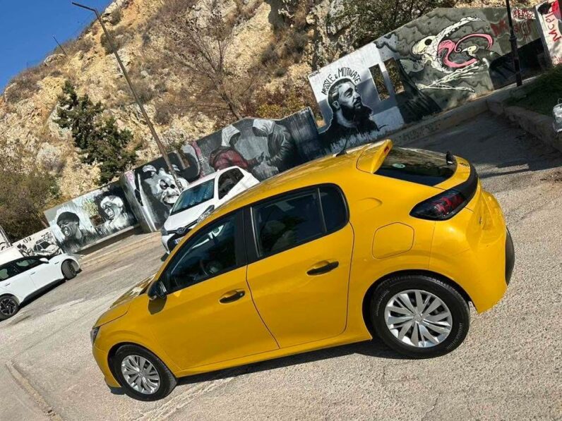 
								Peugeot 208 full									