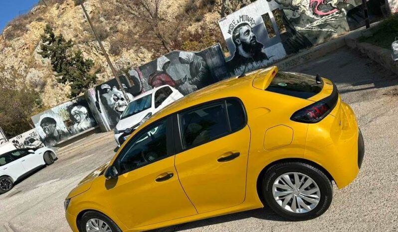 
								Peugeot 208 full									