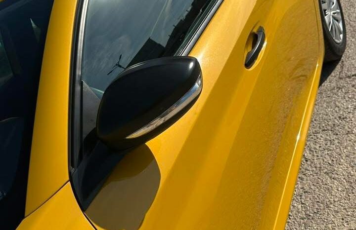 
								Peugeot 208 full									