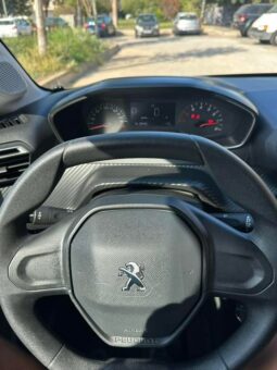 
										Peugeot 208 full									