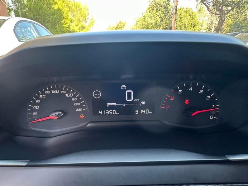 
								Peugeot 208 full									