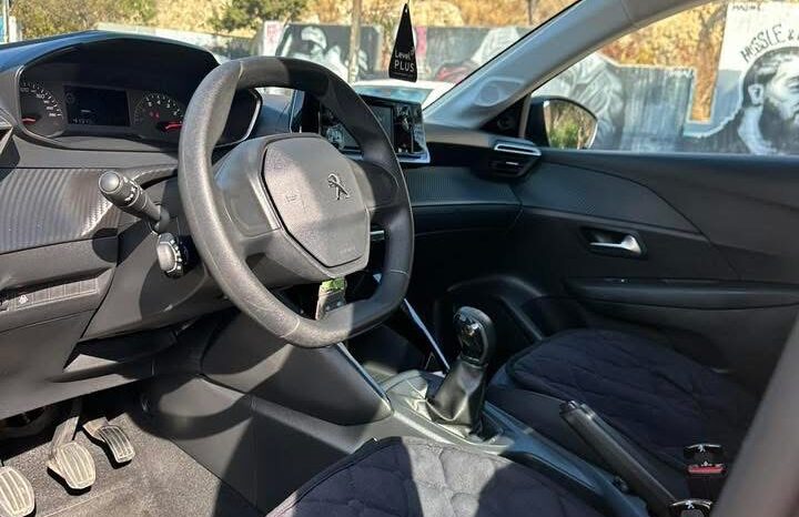 
								Peugeot 208 full									