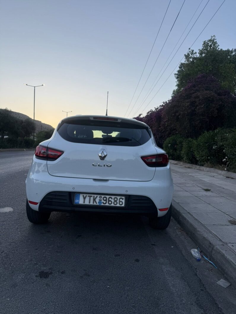 
								Renault Clio full									