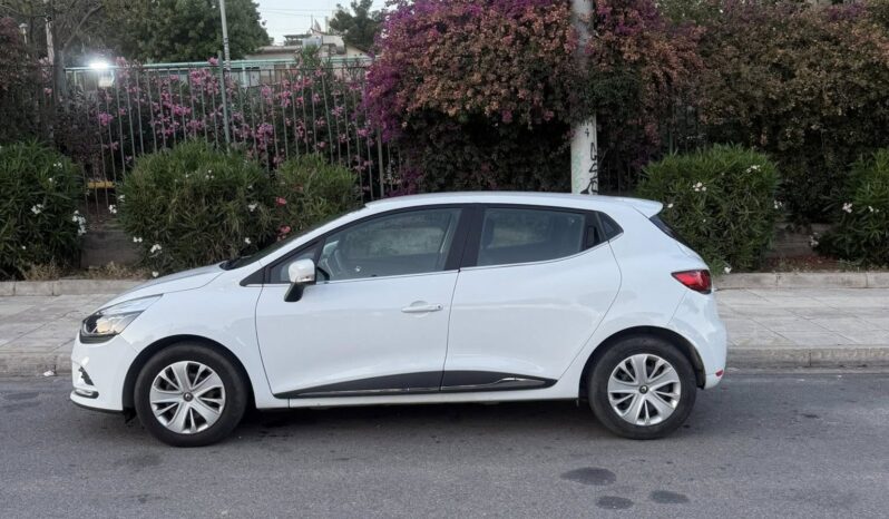 
								Renault Clio full									