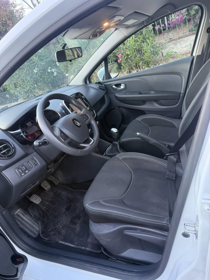 
								Renault Clio full									