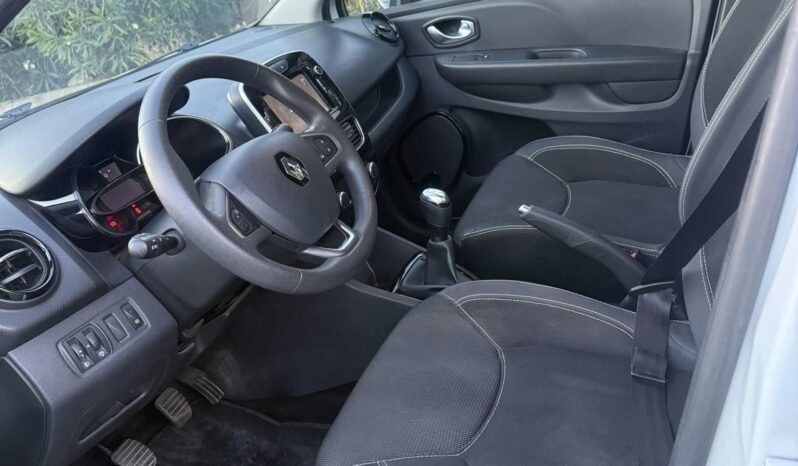 
								Renault Clio full									