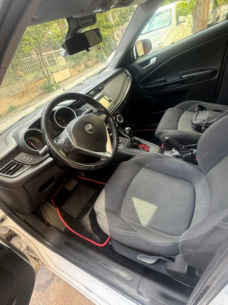 
								Alfa Romeo Giulietta full									