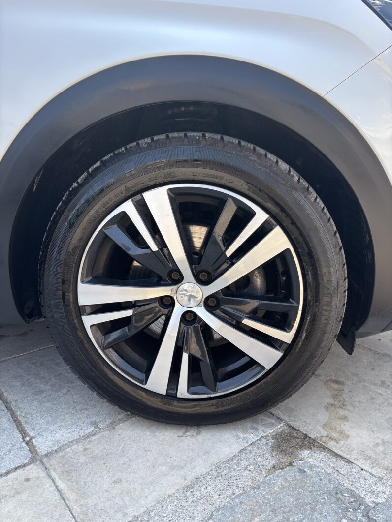 
								Peugeot 3008 1.2 PureTech Allure GT Line full									