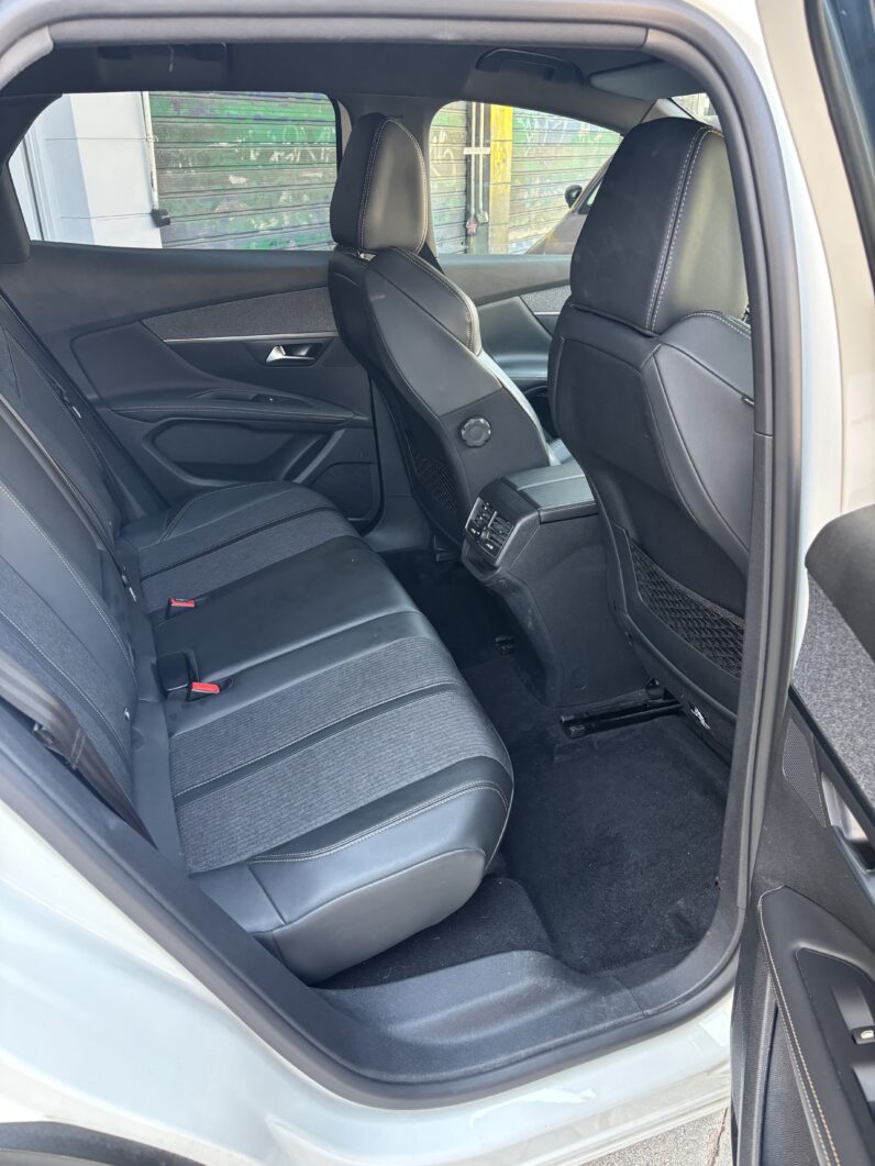 
								Peugeot 3008 1.2 PureTech Allure GT Line full									