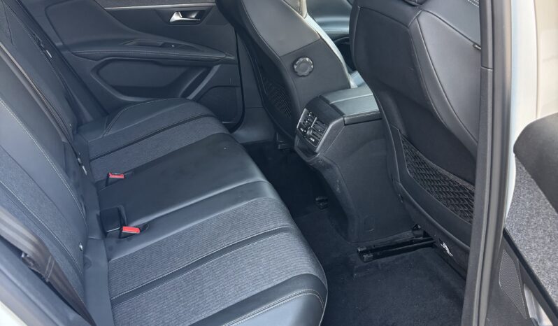 
								Peugeot 3008 1.2 PureTech Allure GT Line full									