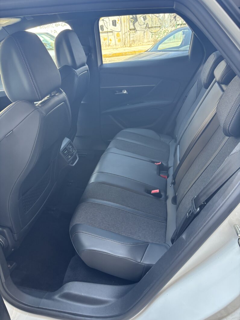 
								Peugeot 3008 1.2 PureTech Allure GT Line full									