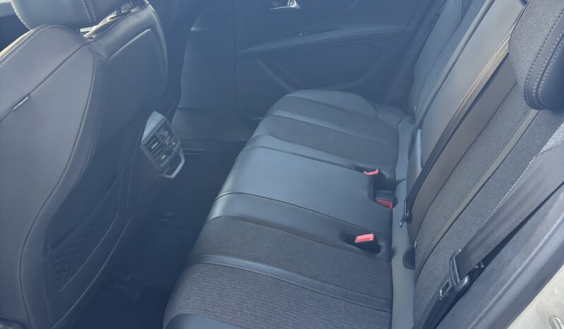 
								Peugeot 3008 1.2 PureTech Allure GT Line full									