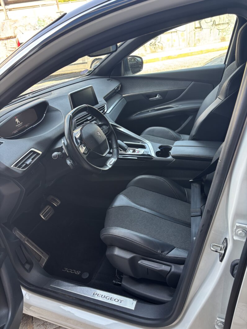 
								Peugeot 3008 1.2 PureTech Allure GT Line full									