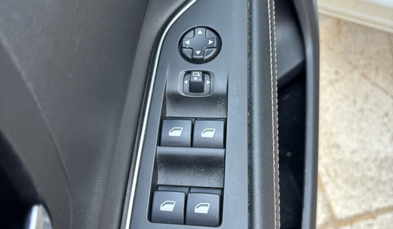 
								Peugeot 3008 1.2 PureTech Allure GT Line full									