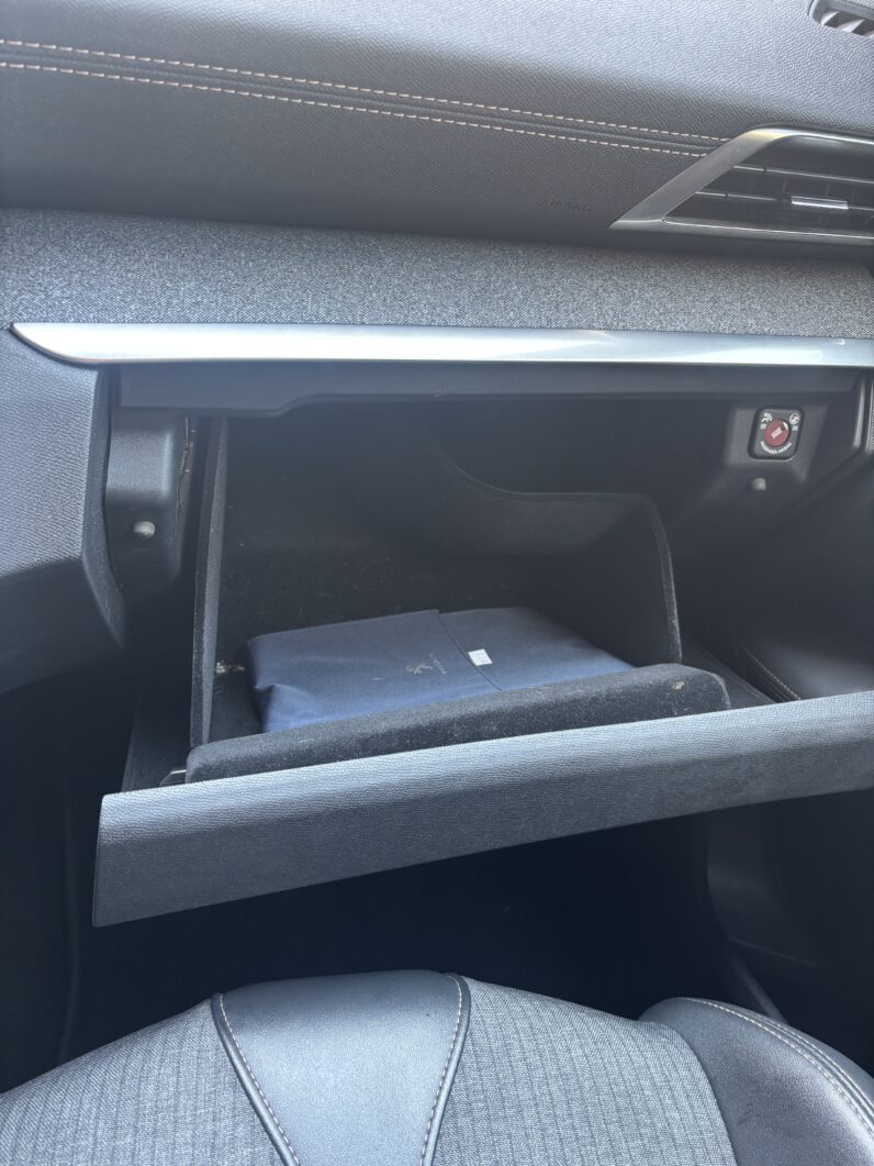 
								Peugeot 3008 1.2 PureTech Allure GT Line full									