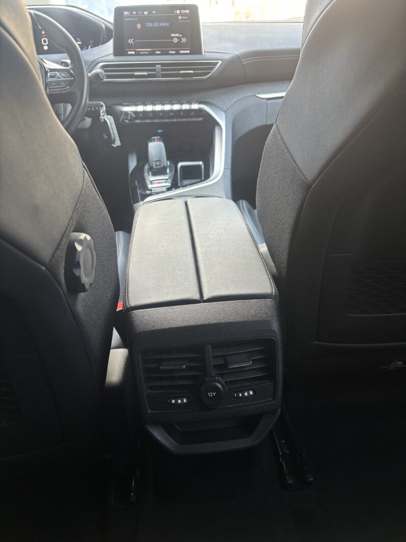 
								Peugeot 3008 1.2 PureTech Allure GT Line full									