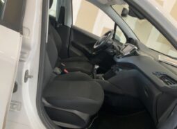 
										Peugeot 208 1.2 PureTech Signature 2018 full									