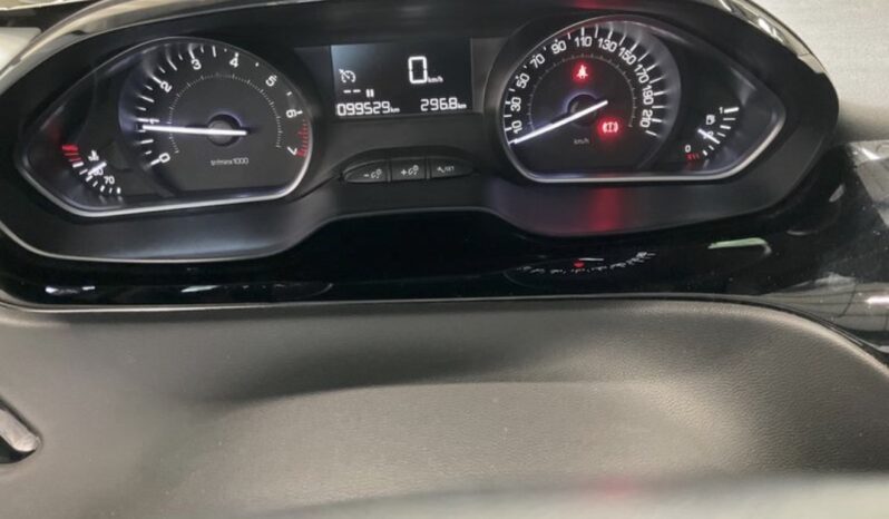 
								Peugeot 208 1.2 PureTech Signature 2018 full									
